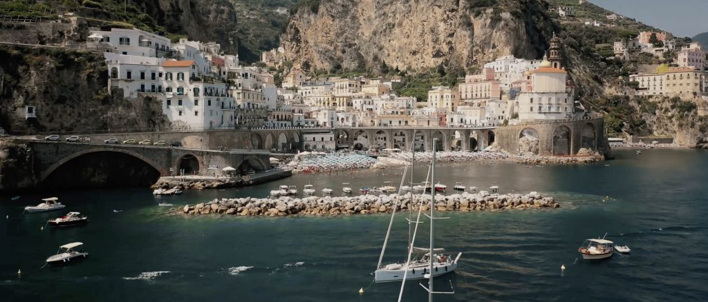 View of boats on the sea by Sorrento harbour, the perfect backdrop for a Sorrento wedding photographer