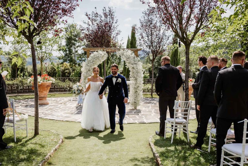Wedding couple getting married at Villa Baroncino  in Italy